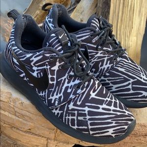 Women’s Nike Roshes